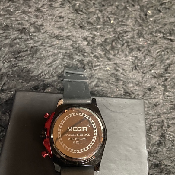 Men’s watch very stylish. - Picture 1 of 5